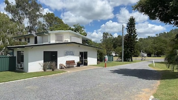 1 Showgrounds Road Horse Creek Qld 4714,,2 star