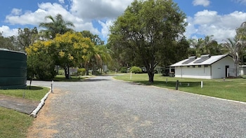 1 Showgrounds Road Horse Creek Qld 4714,,2 star