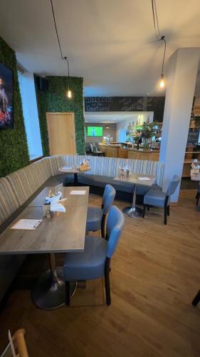 The Courtyard Bar, Kitchen & Rooms,,2 star