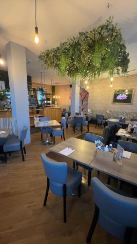 The Courtyard Bar, Kitchen & Rooms,,2 star