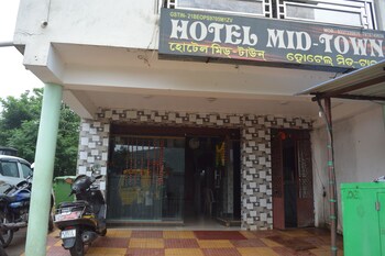 hotel mid town daringbadi