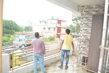 hotel mid town daringbadi