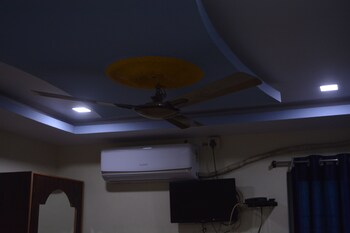 hotel mid town daringbadi