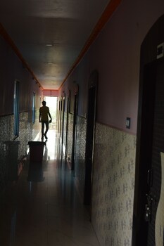 hotel mid town daringbadi
