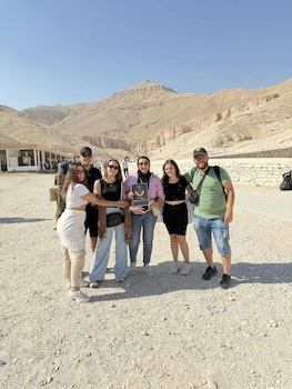 basha pyramids inn