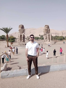 basha pyramids inn