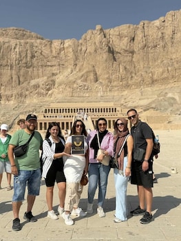basha pyramids inn