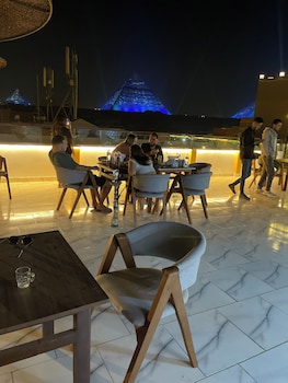 basha pyramids inn