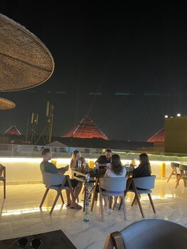 basha pyramids inn