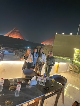 basha pyramids inn