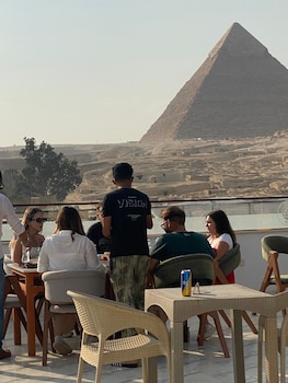 basha pyramids inn