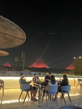 basha pyramids inn