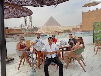 basha pyramids inn