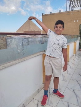 basha pyramids inn