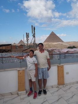 basha pyramids inn