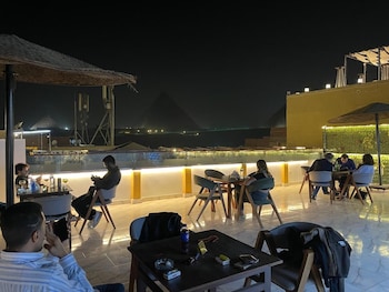 basha pyramids inn