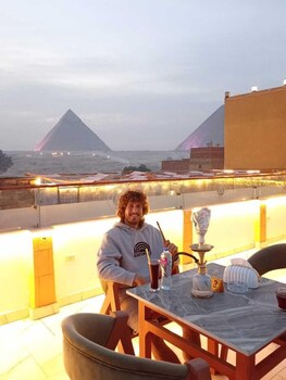 basha pyramids inn