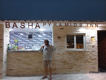 basha pyramids inn