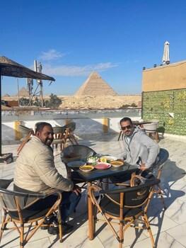 basha pyramids inn