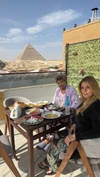 basha pyramids inn