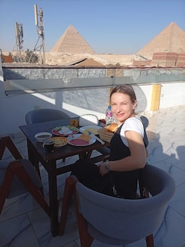 basha pyramids inn