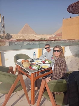 basha pyramids inn
