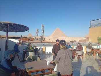 basha pyramids inn