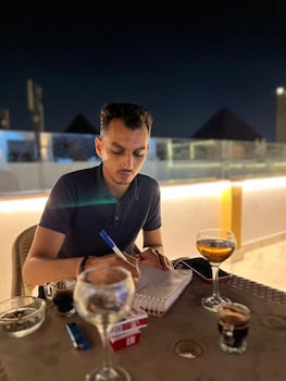 basha pyramids inn