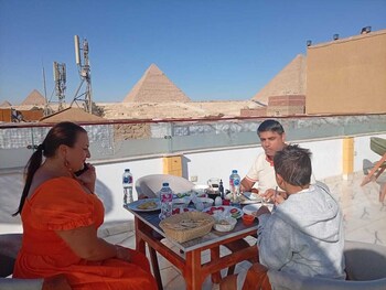 basha pyramids inn