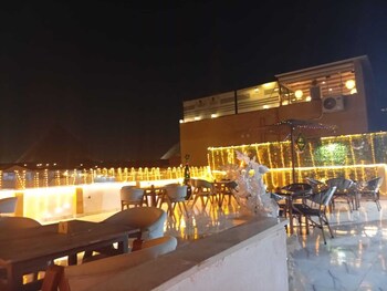 basha pyramids inn