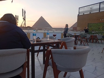 basha pyramids inn