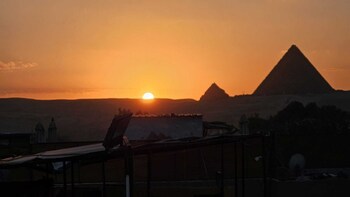 basha pyramids inn