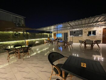 basha pyramids inn
