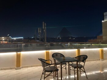 basha pyramids inn