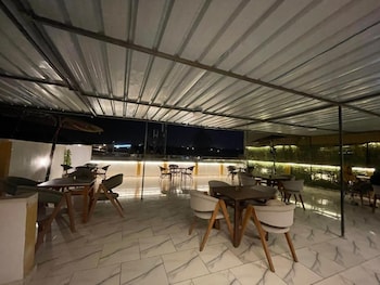 basha pyramids inn