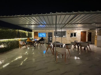 basha pyramids inn
