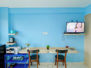 simple blue toned studio no kitchen at elvis tower apartment
