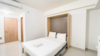 simple look studio no kitchen near unhas bandaraya tallasa city makassar apartment