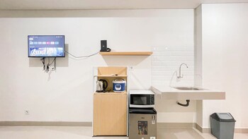 simple look studio no kitchen near unhas bandaraya tallasa city makassar apartment