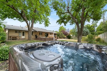 The Foundry Escape - Hot Tub, Bikes & Game Room,,5 star