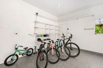 The Foundry Escape - Hot Tub, Bikes & Game Room,,5 star