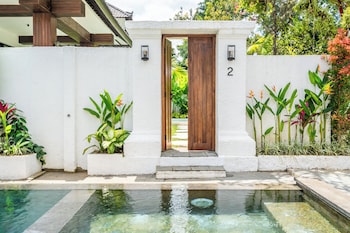 sacred jungle by evdekimi stylish jungle retreat with apartments and villas with kitchens pools and concierge service in ubud