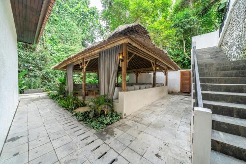sacred jungle by evdekimi stylish jungle retreat with apartments and villas with kitchens pools and concierge service in ubud