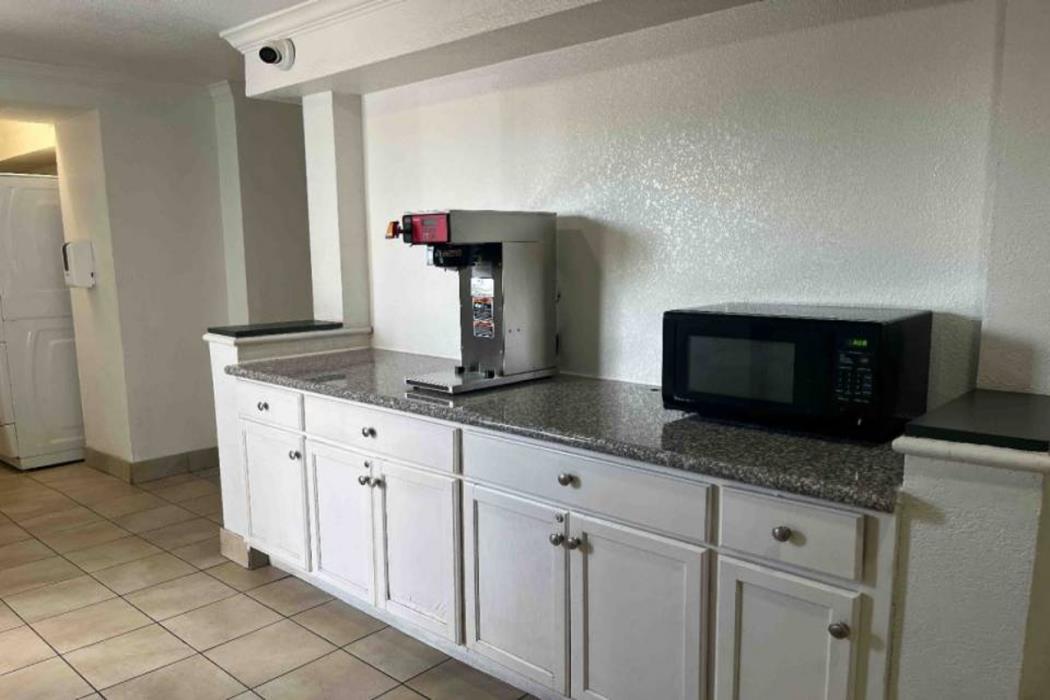 studio 6 suites euless tx dfw west