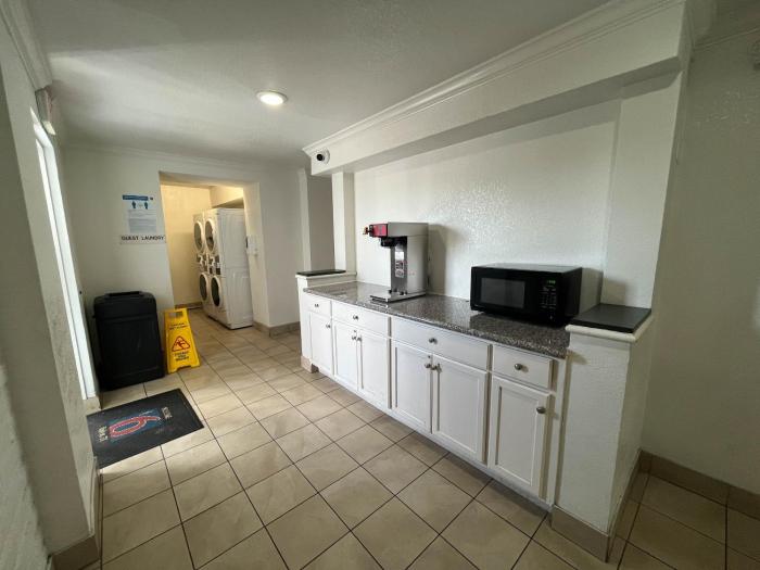 studio 6 suites euless tx dfw west