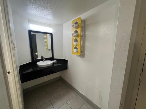 studio 6 suites euless tx dfw west