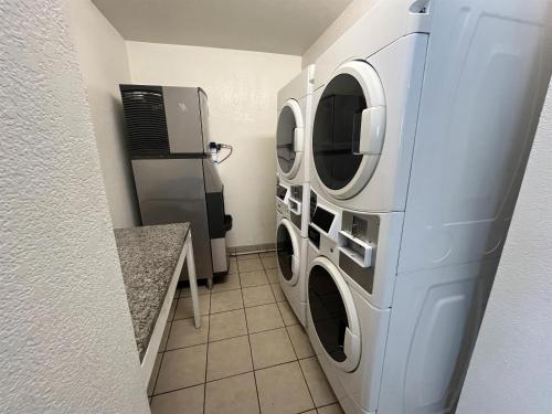 studio 6 suites euless tx dfw west