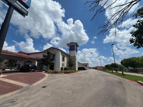 studio 6 suites euless tx dfw west