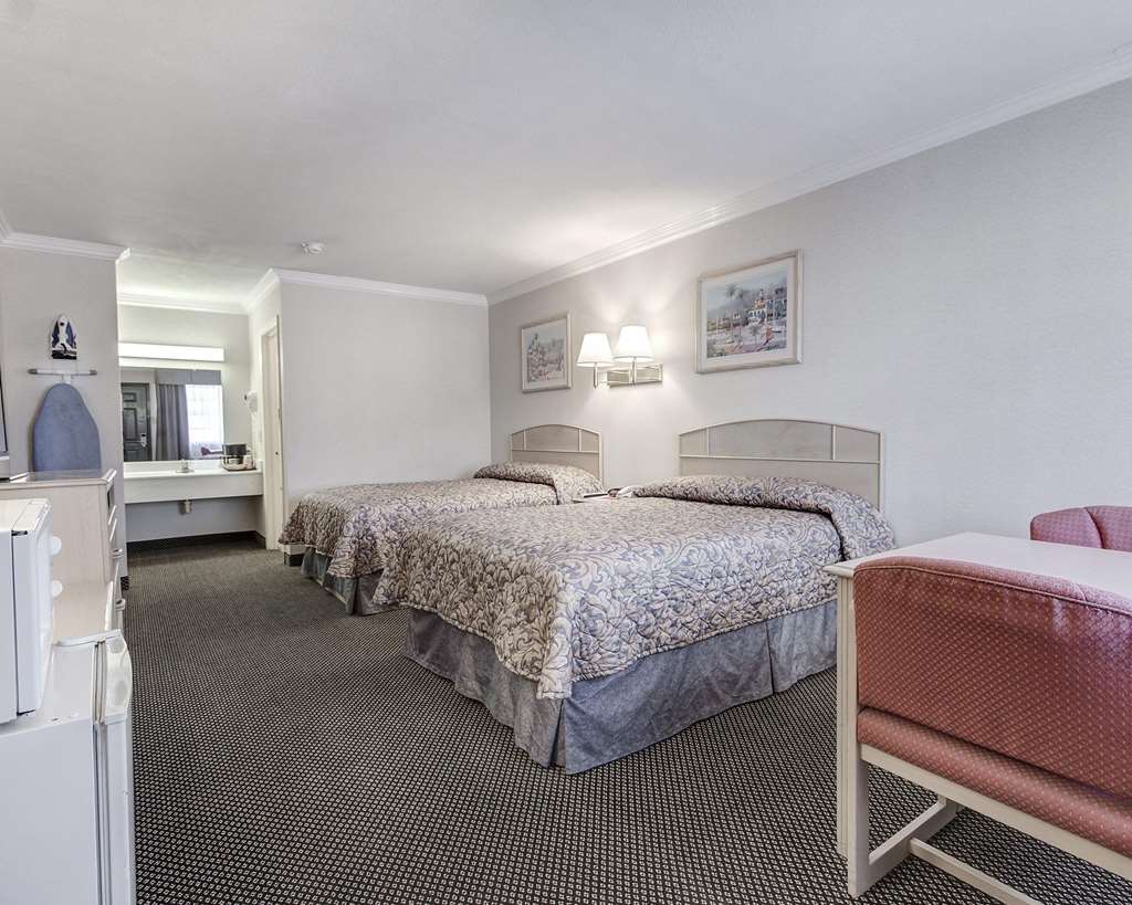 econo lodge van horn