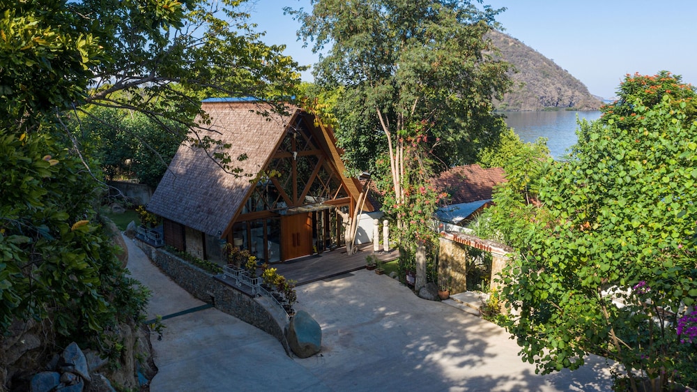 plataran komodo resort and spa
